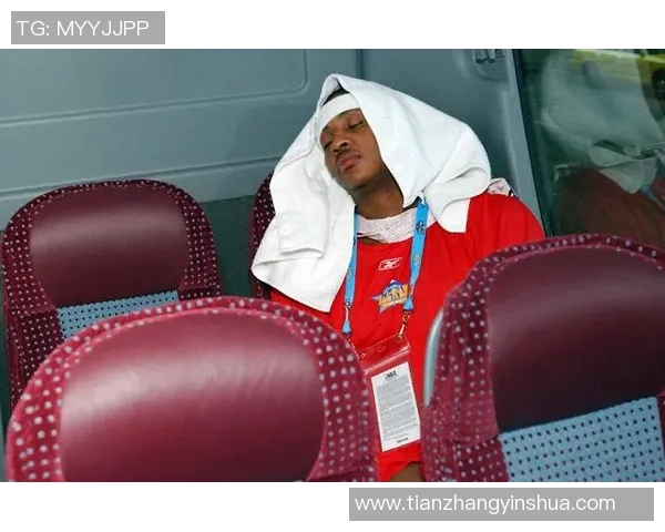 足球巨星休息时刻曝光 睡姿自然展现运动员不为人知的一面